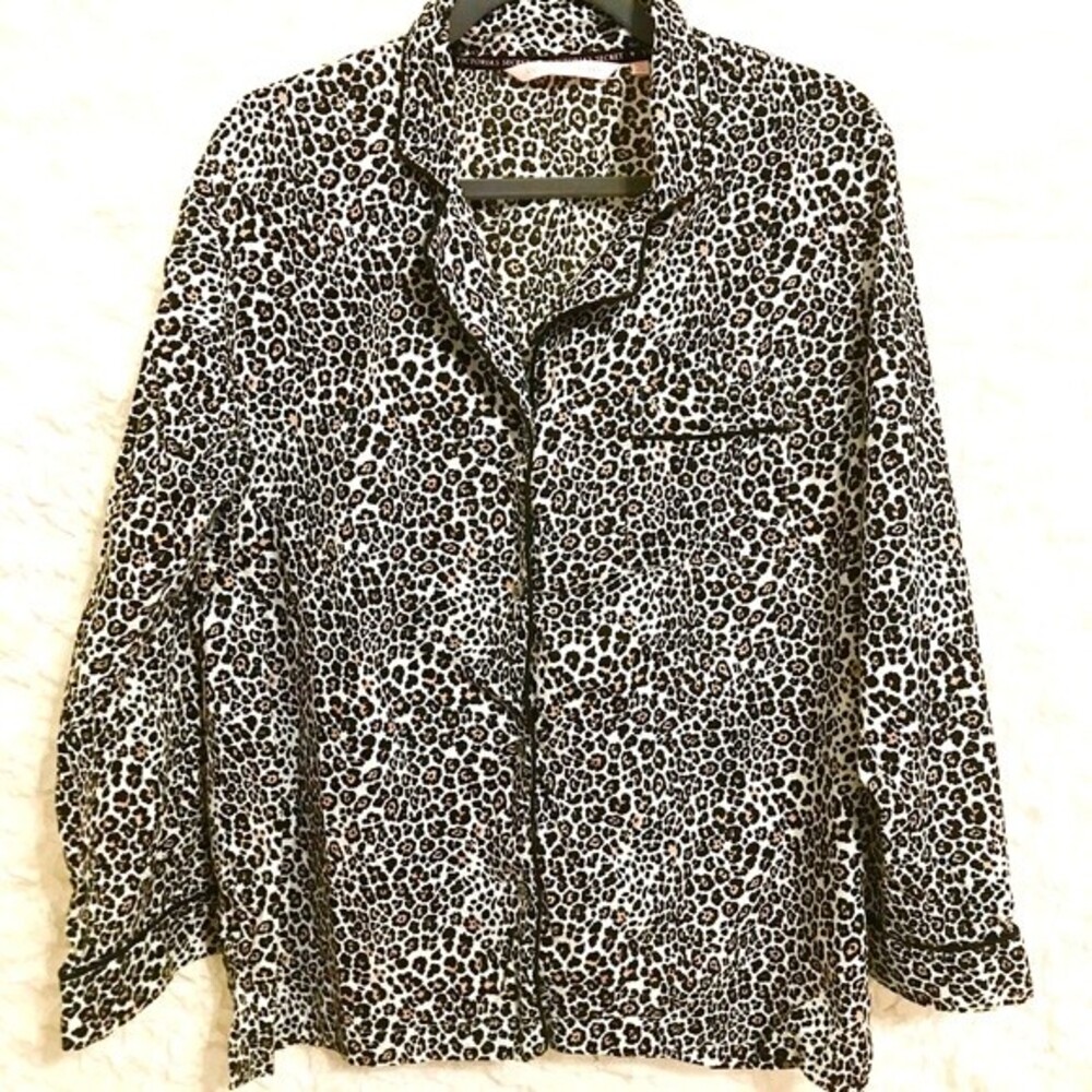 Victoria's Secret black pink top long sleeve animal print button up Pj size M